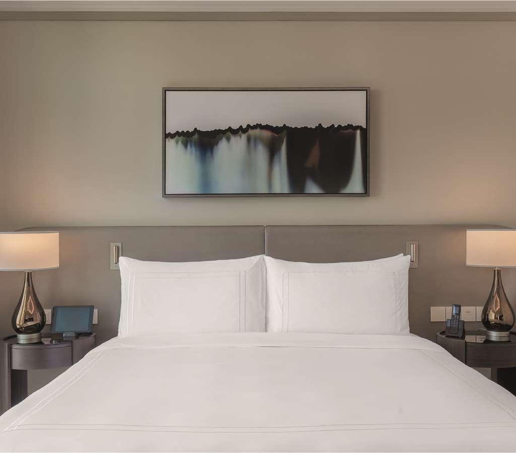 فندق أدريس فاونتن فيوز دبي الغرفة الصورة A guest room at the hotel