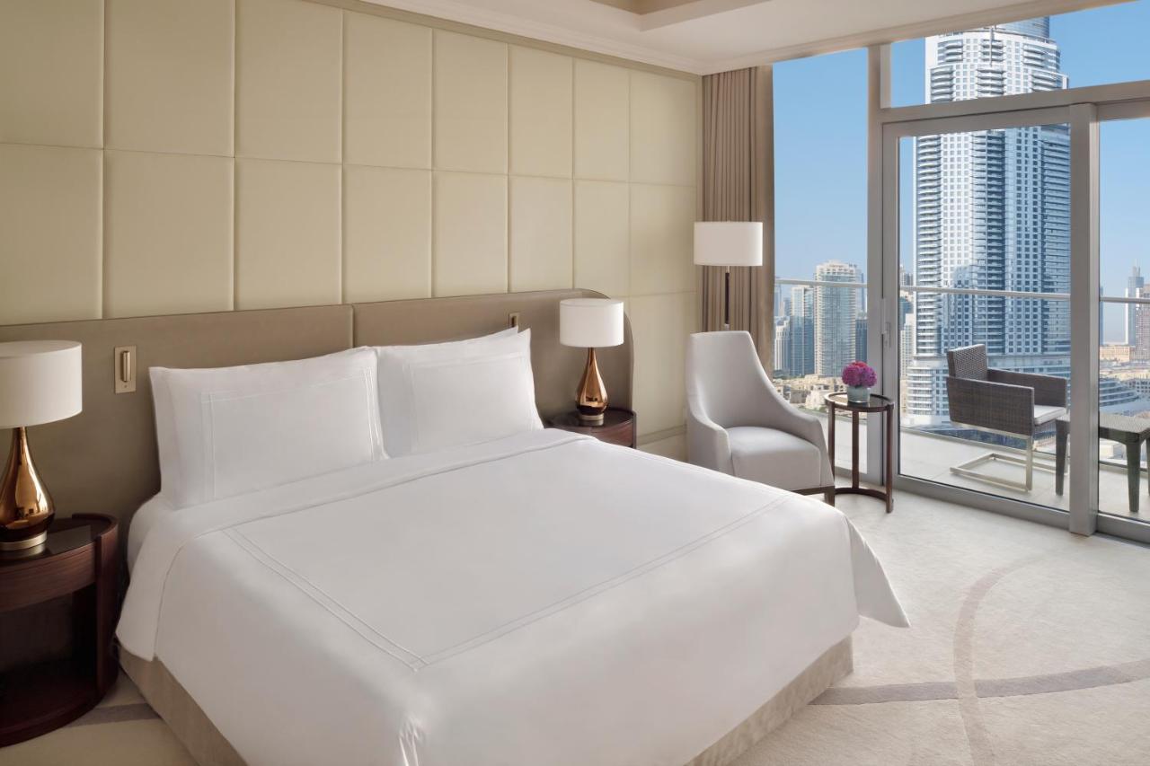 فندق أدريس فاونتن فيوز دبي المظهر الخارجي الصورة A bedroom at the Ritz-Carlton, DIFC