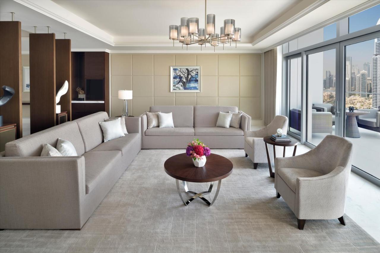 فندق أدريس فاونتن فيوز دبي المظهر الخارجي الصورة A living room at the Ritz-Carlton, DIFC