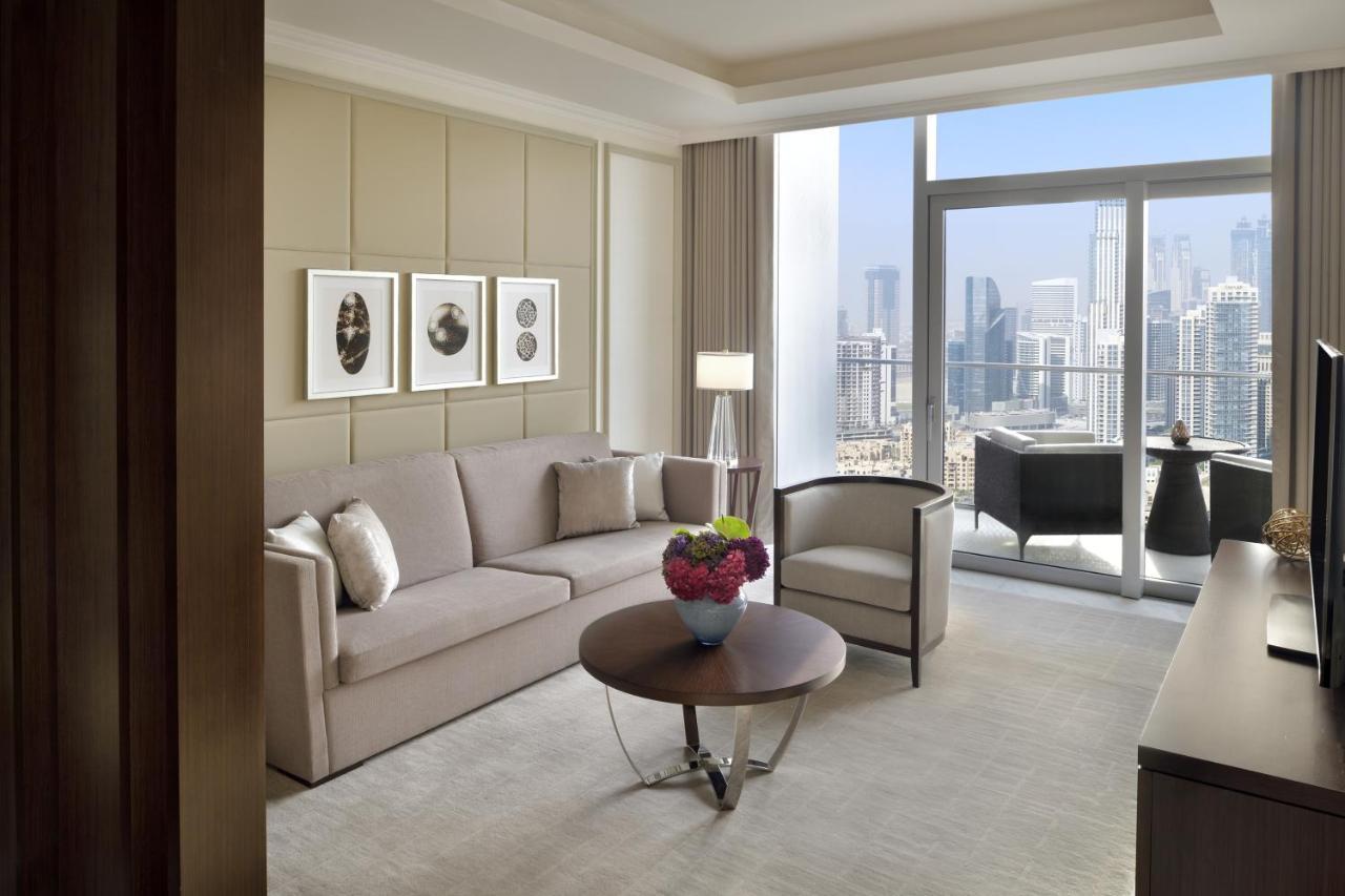 فندق أدريس فاونتن فيوز دبي المظهر الخارجي الصورة A living room at the Ritz-Carlton, DIFC